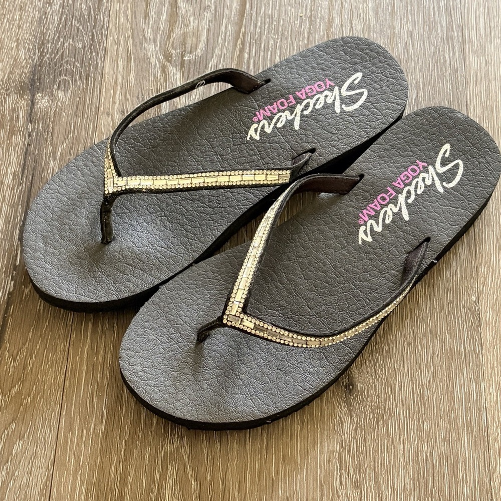 Skechers Yoga Foam Slip-On Thong Flip Flop Rhinestone Sandals Woman's Size 7